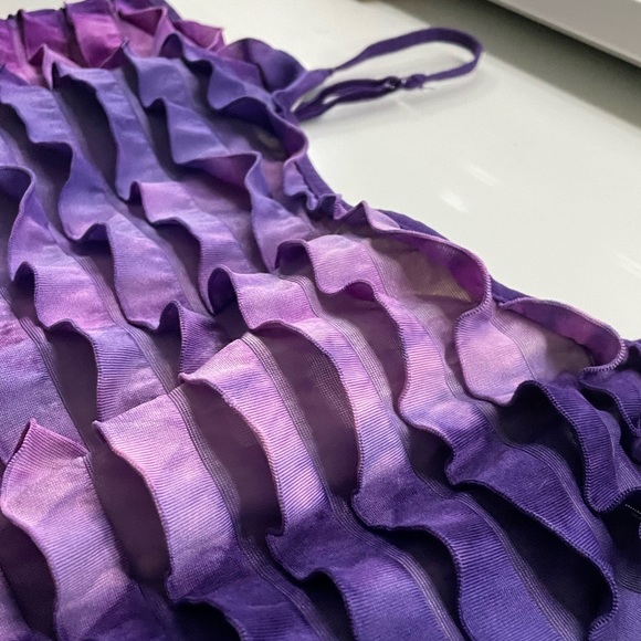 Light purple/dark purple tank top with inner lining bra. - Picture 3 of 3